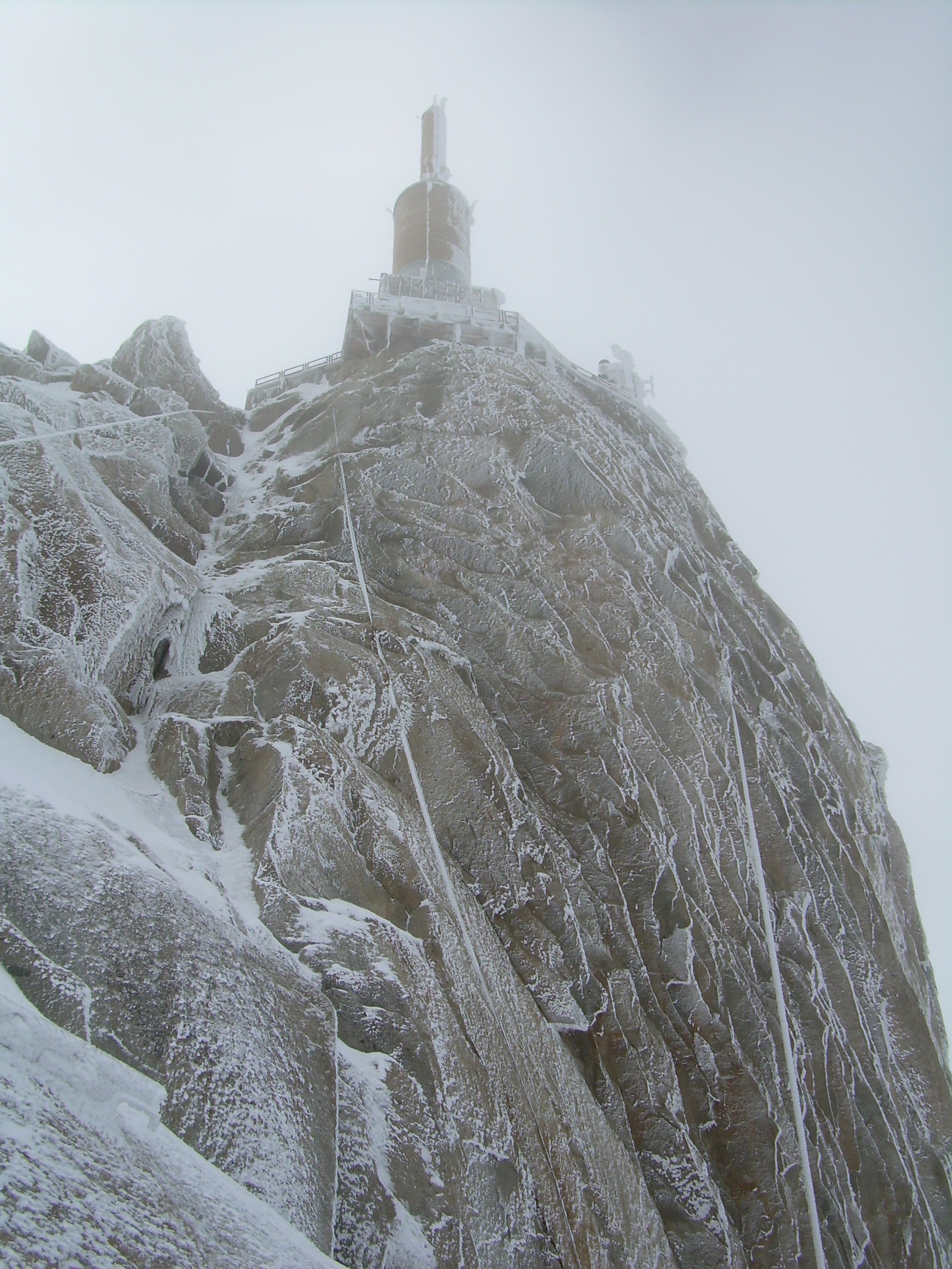 Icy Aiguille du Midi station.JPG